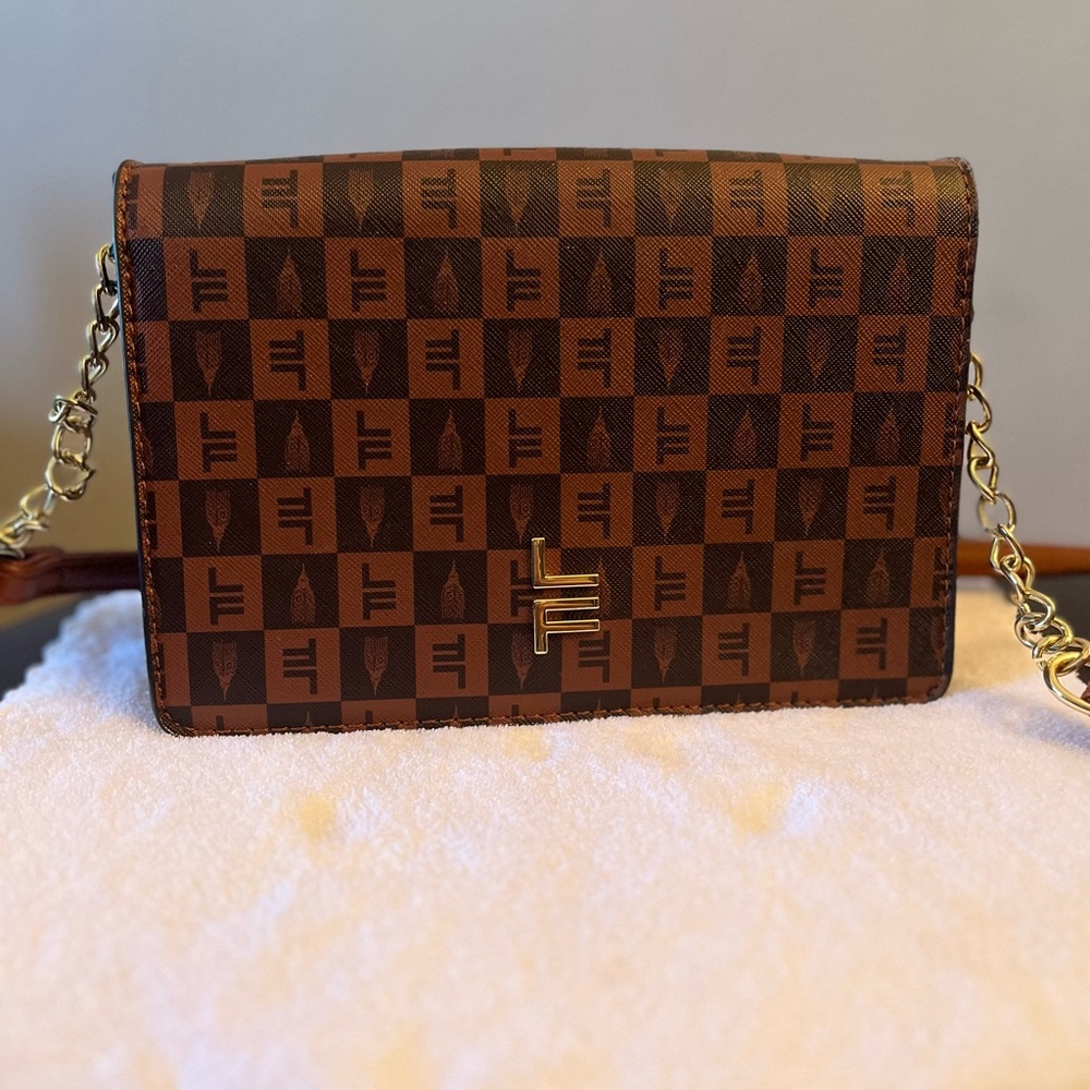 London Fog Crossbody bag(Logo prints) Brown Small/Med size